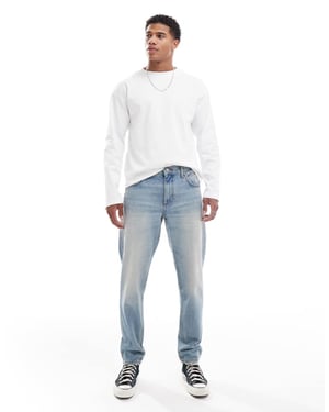 ASOS DESIGN tapered jeans i medtvättad blå nyans