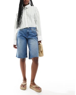 ASOS DESIGN baggy långlinje denim shorts i medtvättad blå