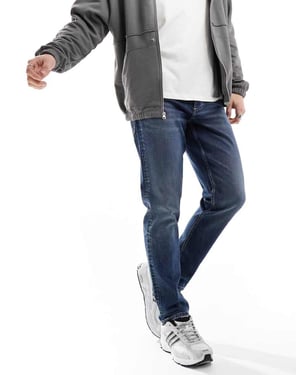 ASOS DESIGN stretch tapered jeans i medtvättad blå