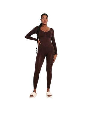 Missy Empire Damesjumpsuit met diep decolleté, strakke pasvorm en lange mouwen (Chocolade)