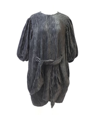 Ganni geplooide jurk met riem in zwarte viscose