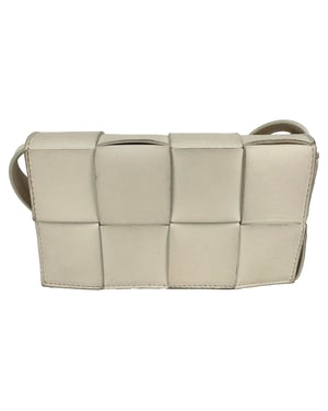 Bottega Veneta Maxi Intreccio De Riem Cassette Tas in Wit Nappa Leer