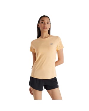 New Balance Slim-fit T-shirt met logo voor dames, gemaakt van gerecycled materiaal (Perzik)