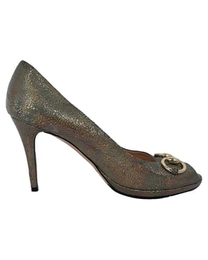 Gucci Holografiska Crackle New Hollywood Horsebit Peep Toe Pumps i Guldfärgat Läder