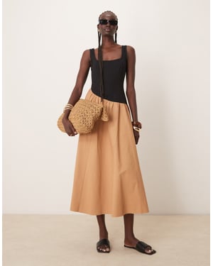 ASOS DESIGN fyrkantig halslinning hybridmaxiklänning med asymmetrisk sänkt midja i svart och tan