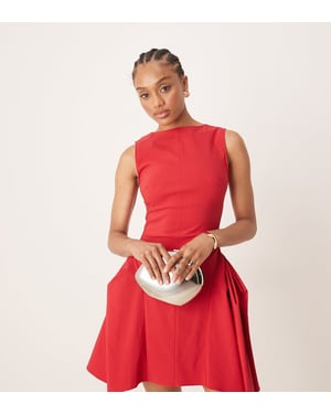 ASOS DESIGN Lång bengaline högkragad plisserad minikjol med midje-detaljer i röd
