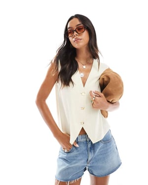 ASOS DESIGN avslappnad väst i krämfärg