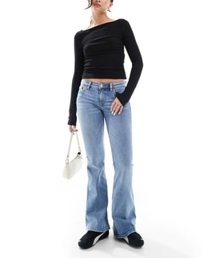 Monki Katsumi låg midja bootcut flare jeans i vintage blå tvätt