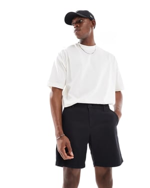 ASOS DESIGN smala chinoshorts med mellanhöjd i svart