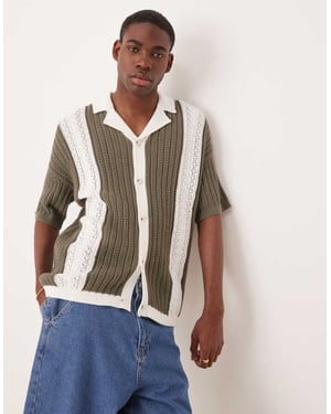 ASOS DESIGN avslappnad stickad skjortkrage knapp-up virkad polo i salviagrön och ecru