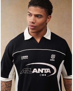 ASOS DESIGN oversized polo med sömsydda paneler och sportsgrafik i svart