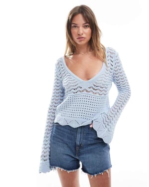 Miss Selfridge virkad topp med flare ärm i ljusblått