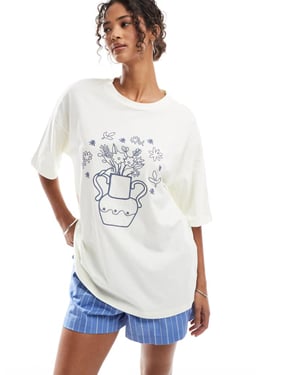 ASOS DESIGN oversized t-shirt med broderad vas-konst i krämfärg
