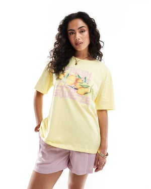 Pieces oversized t-shirt med grafiskt tryck 'fresh squeeze' i gult