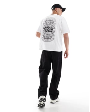 ASOS DESIGN oversized t-shirt med sportgrafik i vitt