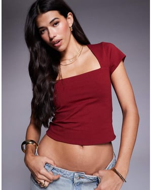 ASOS DESIGN dubbellager fyrkantig halsringning topp med kort ärm i bordeaux