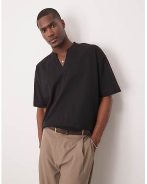 ASOS DESIGN tyngre oversized t-shirt med urklipp vid halsen i svart