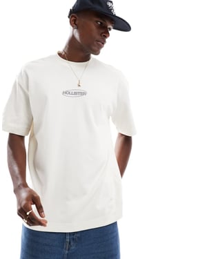 Hollister liten boxig bubble logotyp sval t-shirt i krämfärg