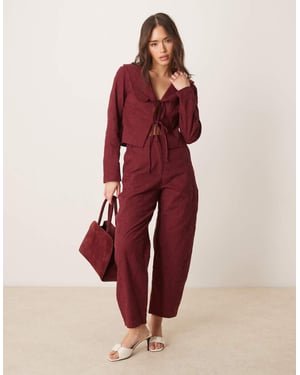 ASOS DESIGN skräddarsydda bågben broderade byxor set i mörk körsbär
