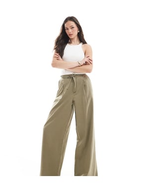 ASOS DESIGN Lång mjuk vid byxa i tvättad khaki