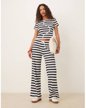 ASOS DESIGN bred benbyxa set i marinblå och vit rand
