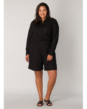 BASE LEVEL CURVY Yardan Shorts - Black