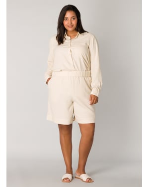 BASE LEVEL CURVY Yardan Shorts - Light Beige