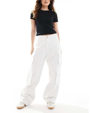 Dr Denim Donna multi cargo avslappnad passform vid raka jeans i vitt