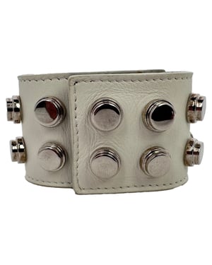 Saint Laurent wikkelarmband met studs in wit leer