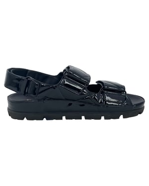 Prada Gequiltte Slingback Sport Sandalen in Zwart Lakleer