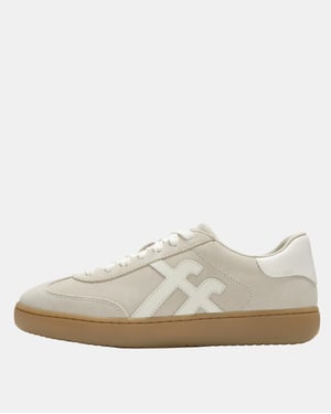 Trainers in Cream