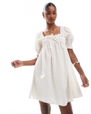 Miss Selfridge garnfärgad randig smockklänning i beige rand