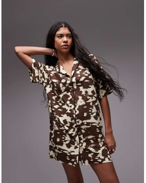 Topshop souvenir mini skjortklänning i abstrakt ko-skinne print