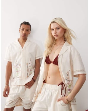Återvunnen vintage begränsad upplaga unisex kortärmad resortskjorta med blommig broderi i krämfärg