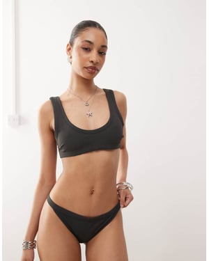 Veckodag ribbad bikiniöverdel med rundad hals i off-black