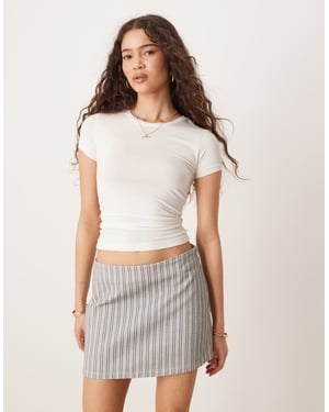 Gina Tricot Soft Touch jersey kortärmad topp med rund hals i off white