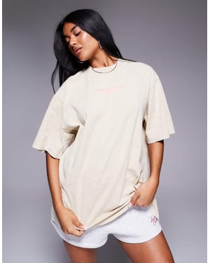 Weekend Collective oversized t-shirt med grafiskt framsideslogo i tvättad sten och rosa