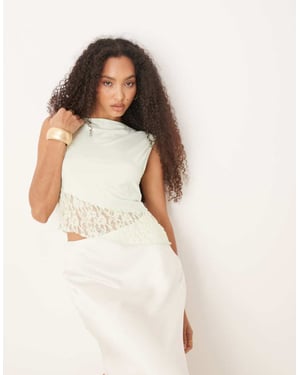 ASOS DESIGN båtformad halsringning spets asymmetrisk topp i pastellgrön