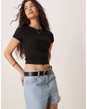 Gina Tricot kortärmad slim fit topp i svart