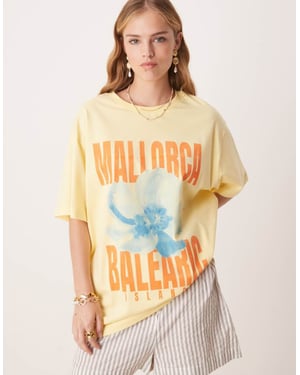 ASOS DESIGN oversize t-shirt med Mallorca-grafik i gult