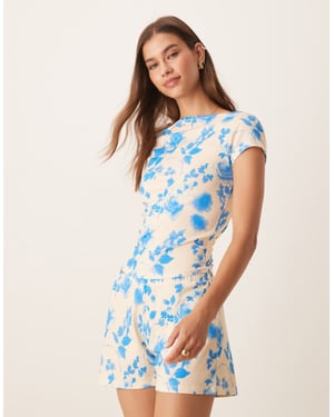 ASOS DESIGN rynkad sida asymmetrisk båtkrage t-shirt-set i gul och blå blommig print