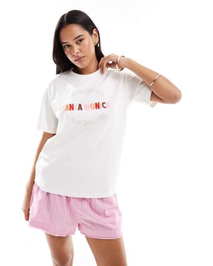 Vero Moda boxy t-shirt med broderi av Santa Monica i vitt