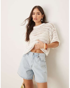 ASOS DESIGN avslappnad kortärmad t-shirt i mockcrochet-stickning i krämfärg