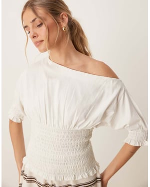 ASOS DESIGN off shoulder topp med rynkad detalj i krämfärg