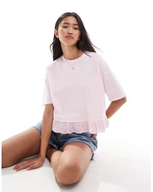 Miss Selfridge broderad hem kortärmad t-shirt i ljusrosa