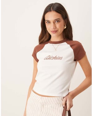 Dickies western rep-logotyp raglan baby t-shirt i off white och kapuccinobrun
