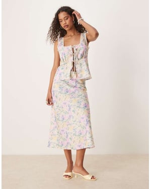 YAS satin midi kjol set i ängsblommor-mönster