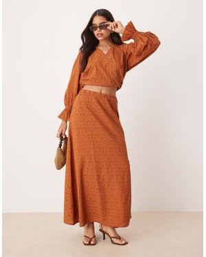 ASOS DESIGN premium broderad dropped waist co-ord maxikjol i brunt