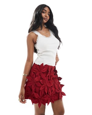 ASOS DESIGN 3D blommig mini kjol i vinröd