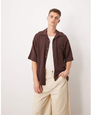 ASOS DESIGN boxy texturerad regular skjorta i brunt